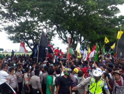 Ribuan Mahasiswa Malut Gelar Aksi Protes Turunnya Harga Kopra