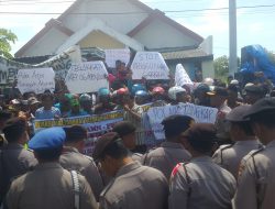 Ratusan Nelayan Sumenep Demo Kantor Perikanan, Protes Alat Tangkap Ikan “Cantrang”
