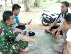 Babinsa Koramil 0827/21 Raas Lakukan Komsos Dengan Masyarakat Binaan