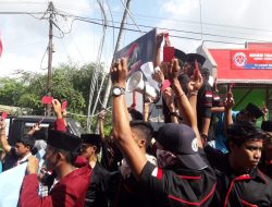 Menagih Janji, Kedatangan Bupati Sumenep ke Guluk-Guluk Disambut Aksi