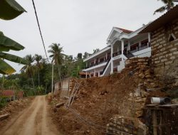 Tebing Setinggi 4 Meter Mengancam Rumah Warga Pragaan Daya