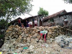 Ombak Pantai Desa Aeng Panas Naik 3Meter Hancurkan Tangkis Laut Dermaga