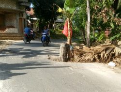 Warga Keluhkan Gorong-Gorong Beton Jalan Prenduan Ambles
