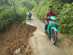 Akibat Longsor Jalan Basoka Penghubung Kecamatan Rubaru-Ganding Lumpuh