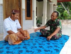 Rutinitas Babinsa Koramil 0827/14 Batang-Batang Melakukan Komsos Dengan Tomas