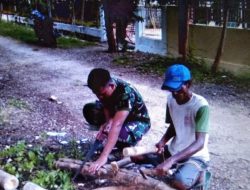 Rutinitas Babinsa Koramil 0827/23 Giligenting Melaksanakan Komsos Dengan Warga