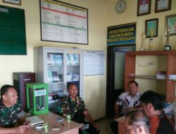 Tingkatkan Keakraban, Babinsa Koramil 0827/01 Kota Melaksanakan Komsos Dengan Perangkat Desa