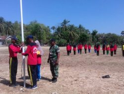 HUT ke 74 RI, Babinsa Koramil 0827/06 Saronggi Latih Paskibraka Siswa-Siswi SMPN 2