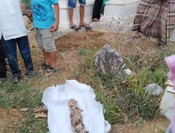Warga Desa Bangkal Dikejutkan Penemuan Mayat Bayi Di Pemakaman