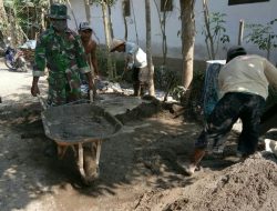 Babinsa Koramil 0827/22 Masalembu Rutinitas Gotong Royong