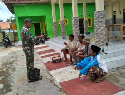 Babinsa Koramil 0827/13 Rubaru Melaksanakan Komsos Dengan Warga Binaan Di Balai Desa