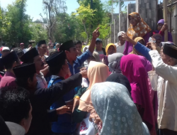 Bentrok Warga Aksi Tolak Cakades Dari Luar di Desa Aengbaja Kenek 4 Luka?