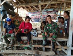 Babinsa Koramil 0827/23 Giligenting Tugas Rutin Pantau Wilayah Binaan