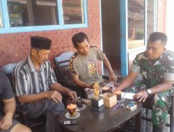 Dalam Rangka Binter, Babinsa Koramil 0827/12 Dasuk Komsos Bersama Warga