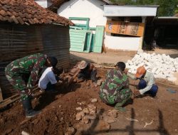 Gotong Royong Anggota Koramil 0827/07 Guluk guluk Bangun RTLH