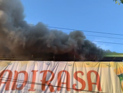Toko Lantai Dua Di Pasar Bangkal Terbakar