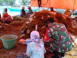 Anggota Koramil 0827/21 Ra’as Pantau Keadaan Masalah di Desa