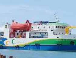 Nabrak Karang, KMP DBS III Kandas Saat Lepas Pelabuhan Raas