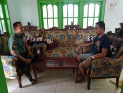 Optimalkan Komsos, Babinsa Koramil 0827/06 Saronggi berbaur di Masyarakat