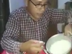 Video Beredar, Warga Awalnya Nyebut Terima Beras Plastik Dari “PKH”, Ada Apa BPNT?