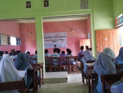 Kegiatan Diklat Jurnalistik AMOS Berlanjut di MA Mashlahatul Hidayah Desa Errabu