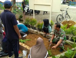 Ibu PKK Bersama Babinsa Koramil 0827/01 Kota Giat Toga