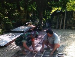 Babinsa Koramil 0827/23 Giligenting Komsos Membantu Warga