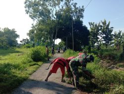 Babinsa Koramil 0827/16 Gapura Komsos dan Kerja Bakti