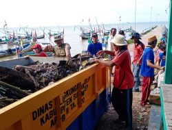 Babinsa Koramil 0827/04 Bluto Kerja Bahkti Bersama Warga Lobug