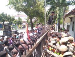 Kantor DPRD Sumenep di Demo, Tuntut Alih Fungsi Tambak Udang