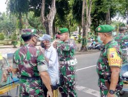 Ibu Persit KCK Kodim 0827 Sumenep Bagi-Bagi Masker