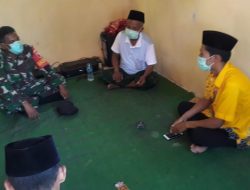 Babinsa Koramil 0827/07 Guluk-Guluk Komsos Bersama Warga
