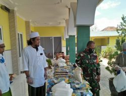 Babinsa Koramil  0827/01 Kota, Dampingi Pembagian Sembako