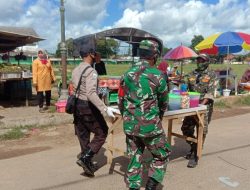 Berlakukan Sosial Distancing, Forkopimka Arjasa Sterilisasi Area Pedagang di Jalan Protokol