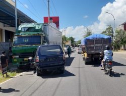 Diduga Mengantuk, Mobil Isuzu Panther Tabrak Truk, Satu Meninggal