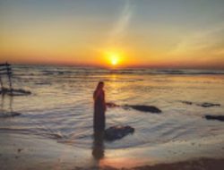 Nikmati Keindahan Wisata Pantai Badur, Terdapat Air Tawar Sangat Bening Terhubung Dengan Air Laut