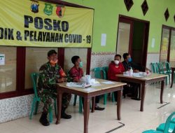 Babinsa Koramil 0827/09 Peragaan Komsos di Pos Pantau Covid-19