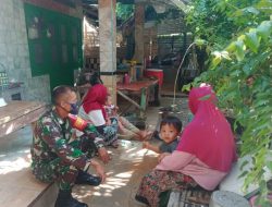 Babinsa Koramil 0827/16 Gapura, Komsos Dengan Pengrajin Krupuk