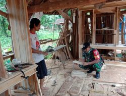 Antisipasi Covid-19, Babinsa 0827/17 Dungkek Komsos Dengan Warga