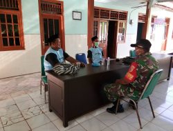 Babinsa Koramil 0827/17 Dungkek Komsos Bersama Perangkat Desa