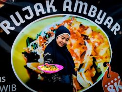 Kuliner “Rujak Ambyar” Rasa Pedas Nampol, Rintisan Mahasiswa Unija