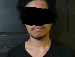 Saat Pencairan BLT DD, Seorang Pemuda Merusak Balai Desa