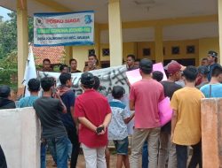 Aksi Damai Makar di Balai Desa Kalinganyar Arjasa