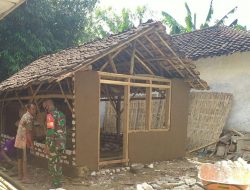 Babinsa Koramil 0827/05 Lenteng, Merangsang Semangat Warga Dengan Kerja Bhakti