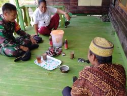 Babinsa Sapeken Koramil 0827/19 Anjangsana ke Rumah Warga
