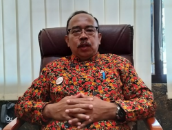 Kepsek di Masalembu Foto “Bersama” Cabup Sumenep, Terancan Sanksi?