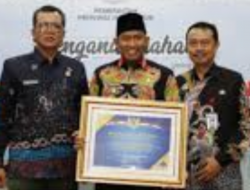 Dampingi Busyro, Achmad Fauzi Sabet Sejumlah Penghargaan