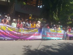 Kerumunan Massa Saat Sidang Kades Longos, Pelapor: Hakim Perberat Vonis Hukumam