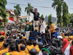 Tindak Lanjut UU Omnibus Law, Ribuan Mahasiswa Aksi Didepan Gedung DPRD Sumenep