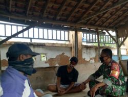 Ciptakan Keamanan, Babinsa Ambunten Komsos Dengan Warga